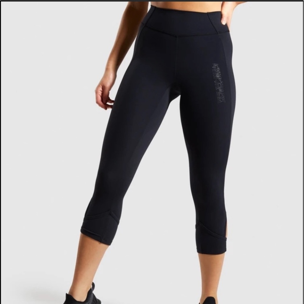 GYMSHARK STUDIO CROPPED LEGGINGS
